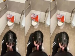 Em gái bạo bú liếm cho bạn trai ở wc nam