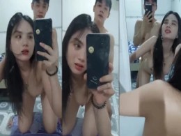 Em sinh viên đeo kính lộ clip khi chia tay