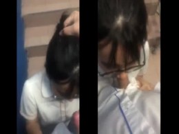 Em nữ sinh lén bú mút cho bạn thân ở cầu thang trường