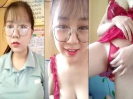 Cô giáo đeo kính vú to đang dạy học thì lại khoe hàng trên lớp